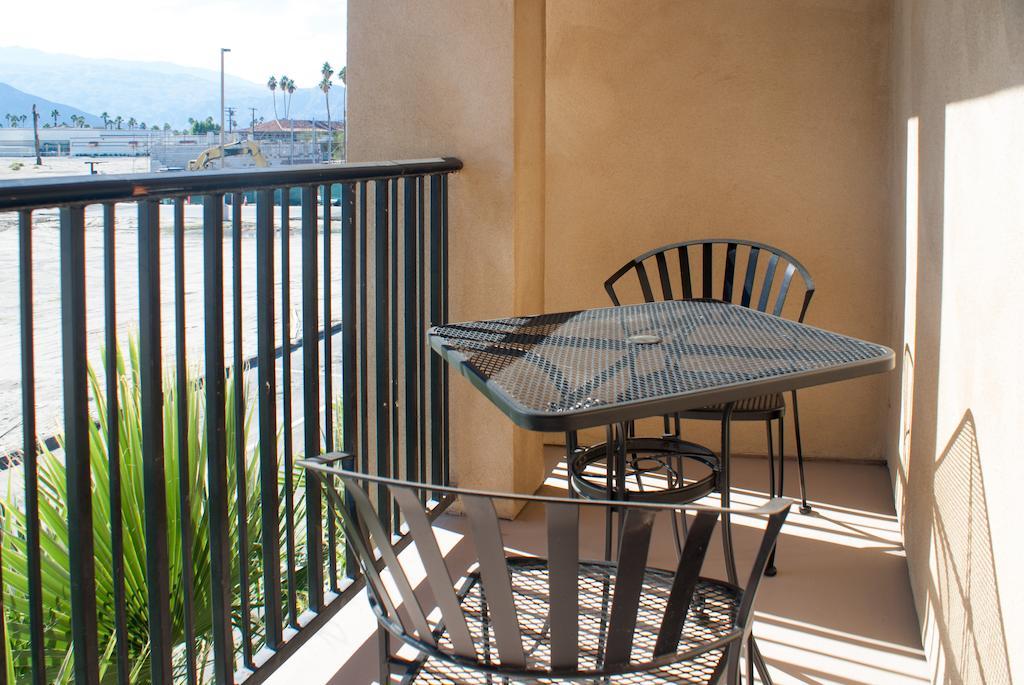 Super 8 By Wyndham Indio Hotell Rom bilde